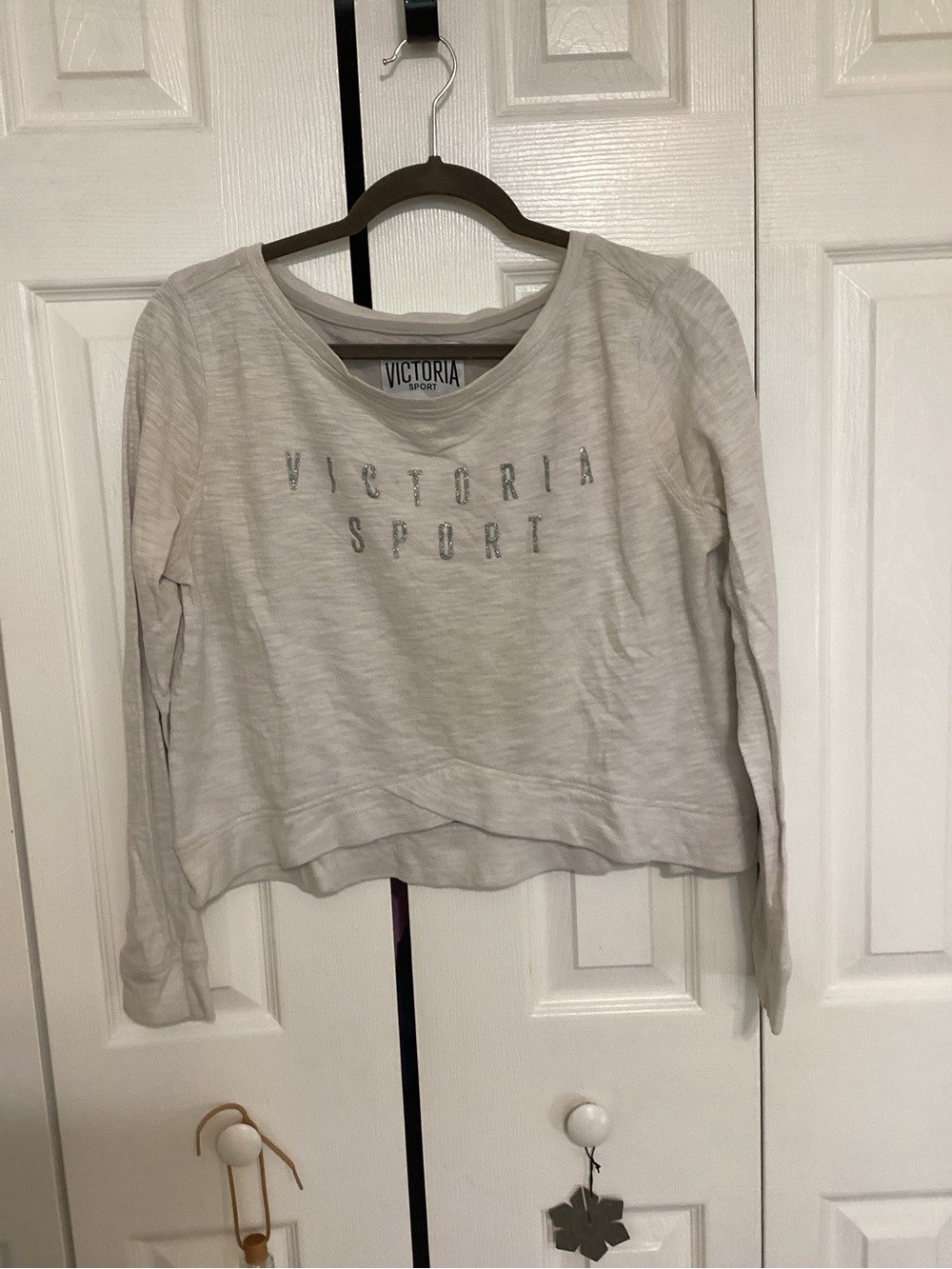 Victoria Sport Glitter Logo Light Cream Tee